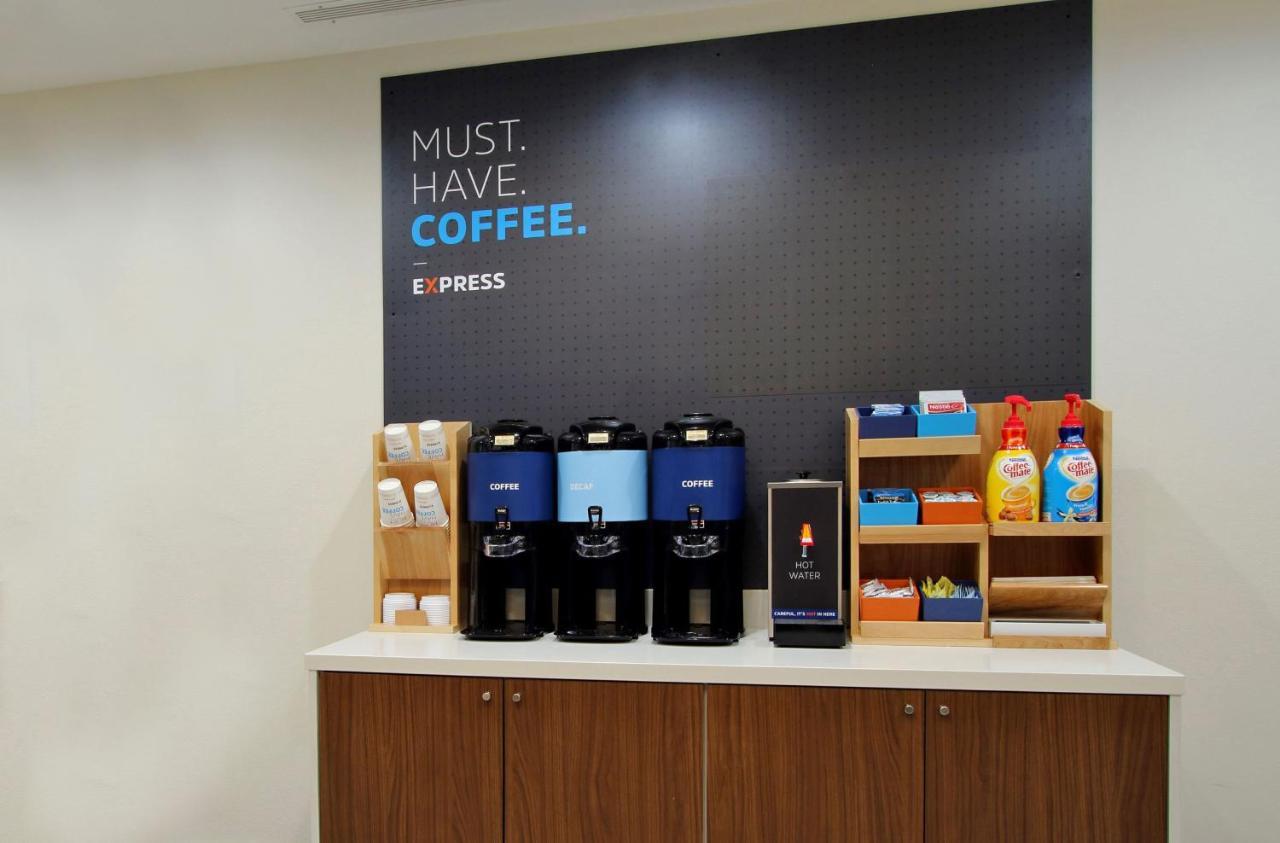 法尔假日套房酒店 外观 照片